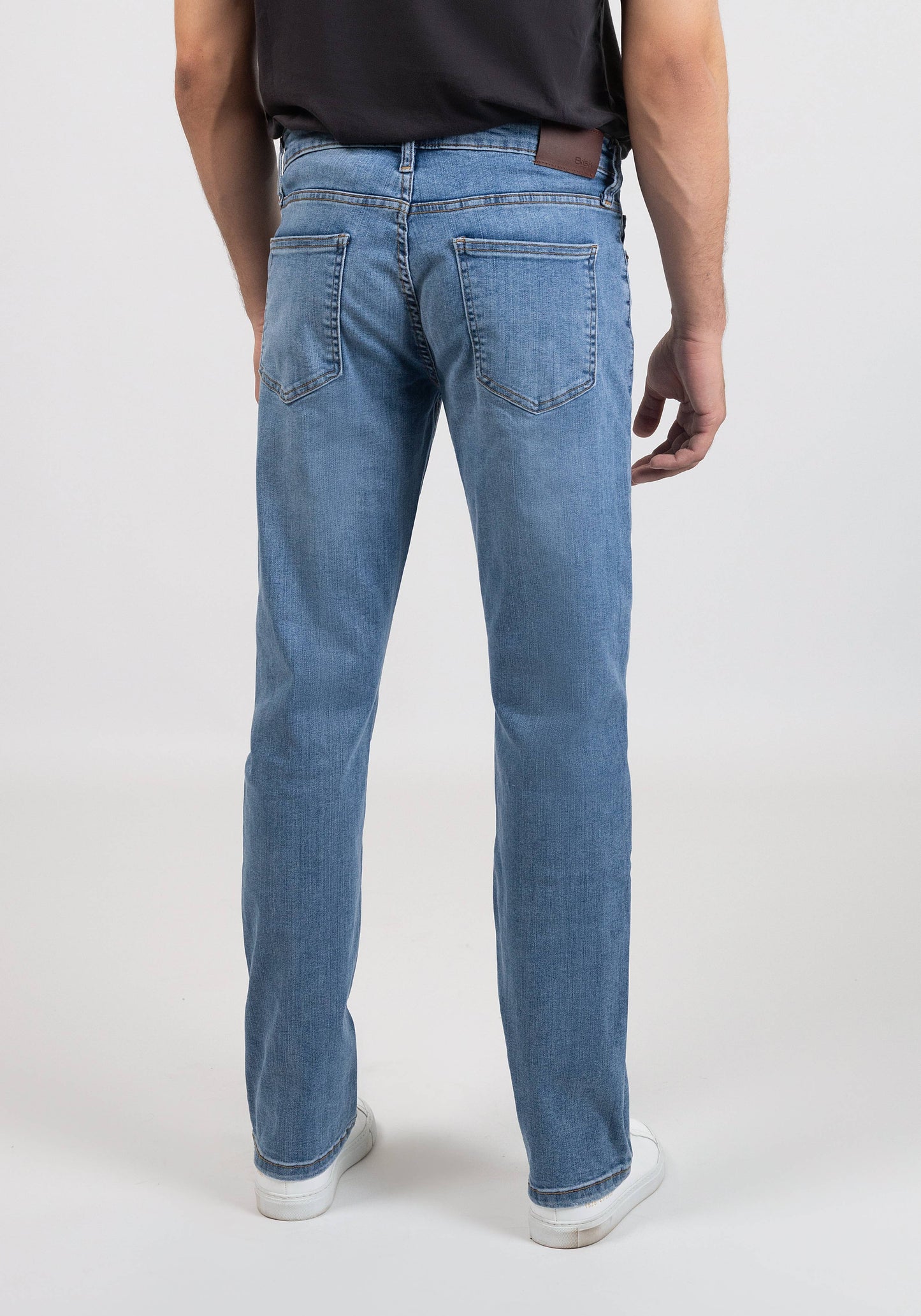 Light Wash Straight Fit Jeans - Ultra
