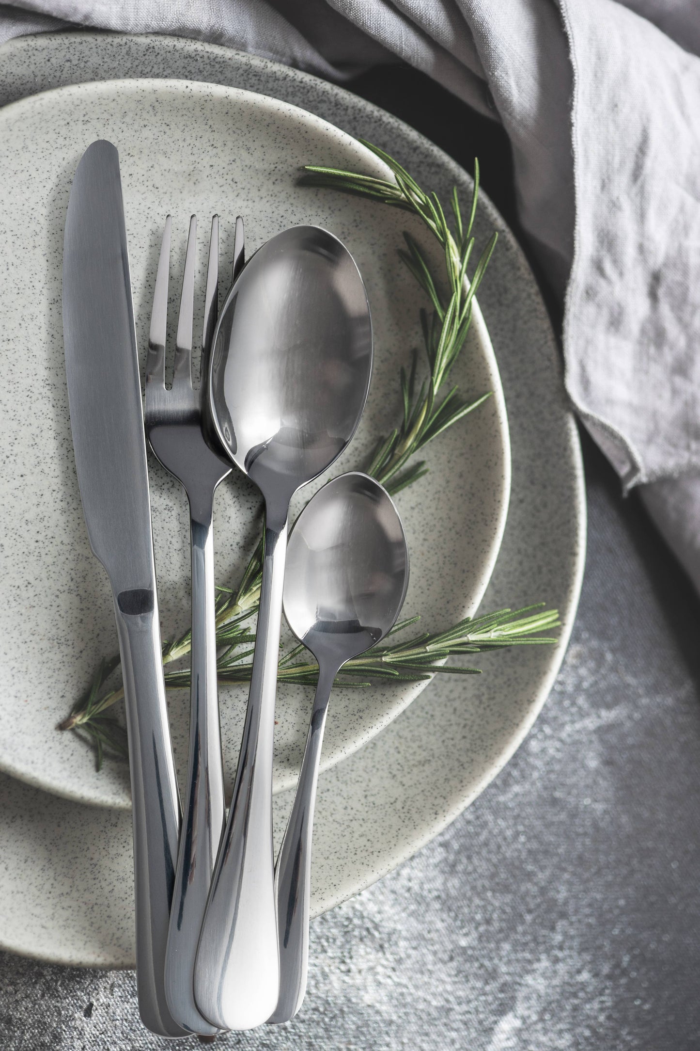 16-PIECE FLATWARE SET