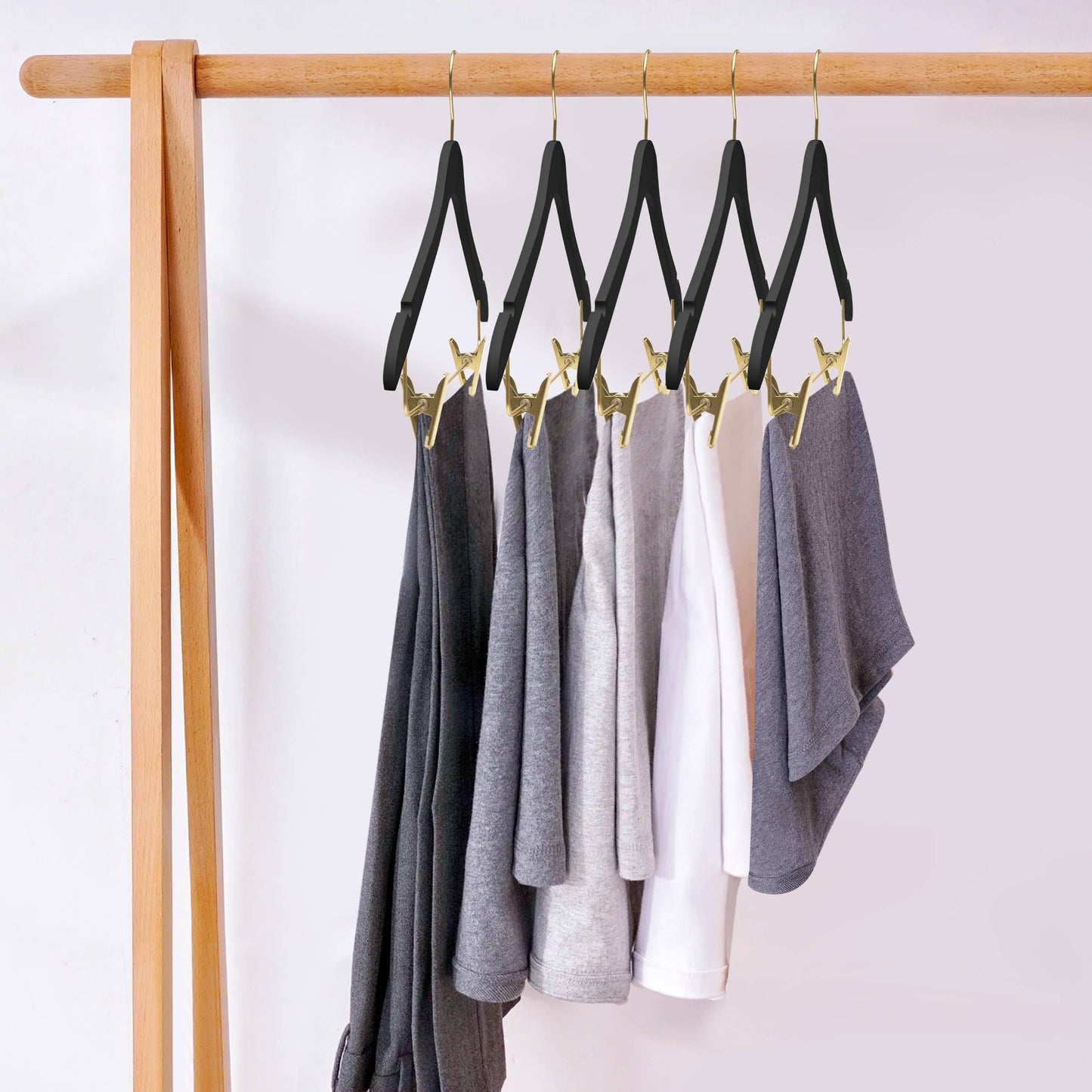 WS73 Ultra Slim Skirt Pant Hangers + Clips Black/gold - 100