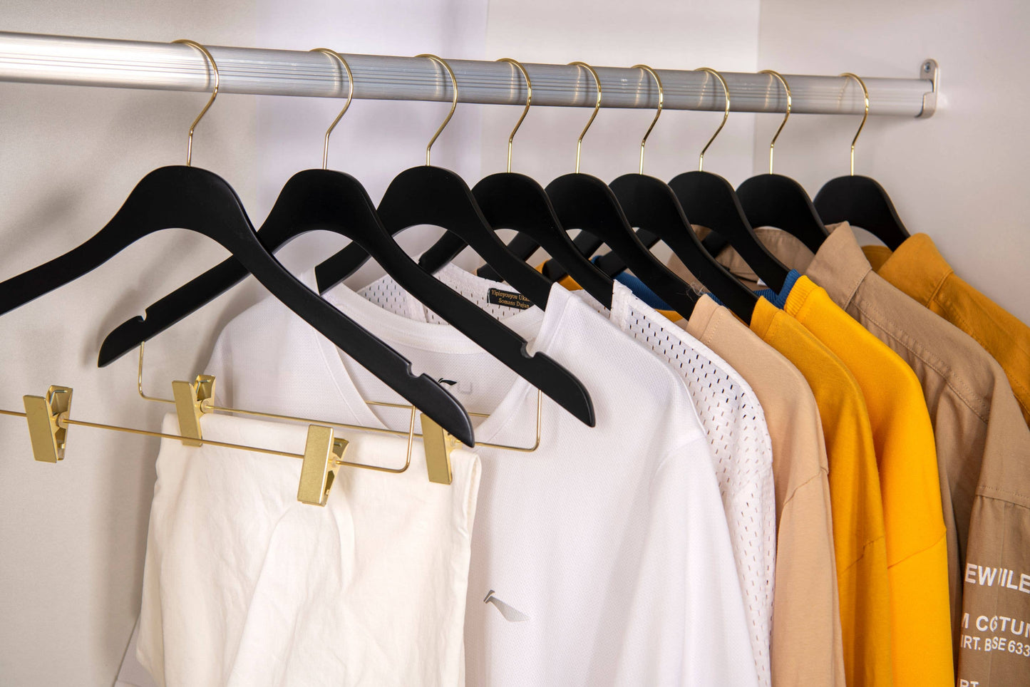 WS73 Ultra Slim Skirt Pant Hangers + Clips Black/gold - 100
