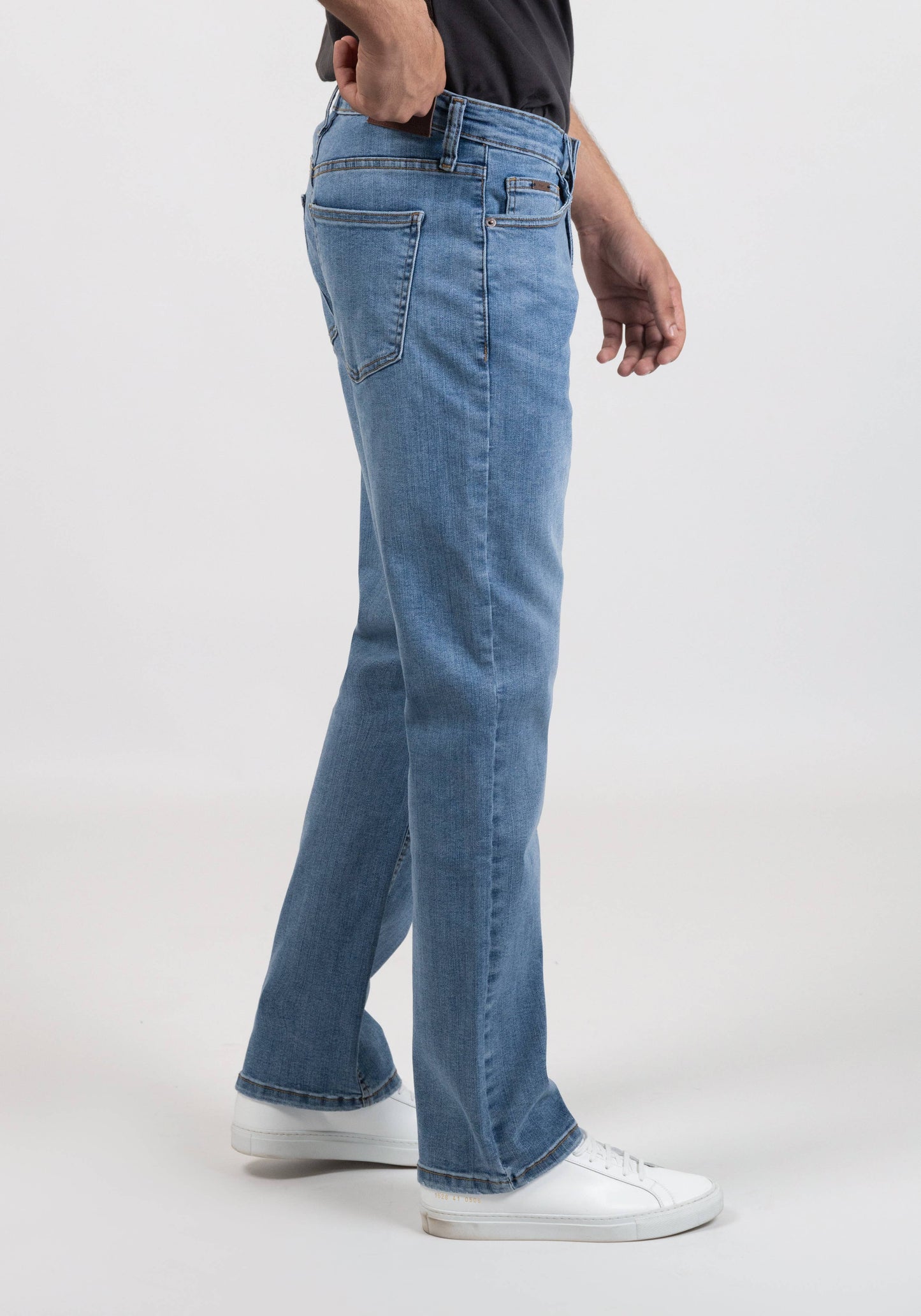 Light Wash Straight Fit Jeans - Ultra