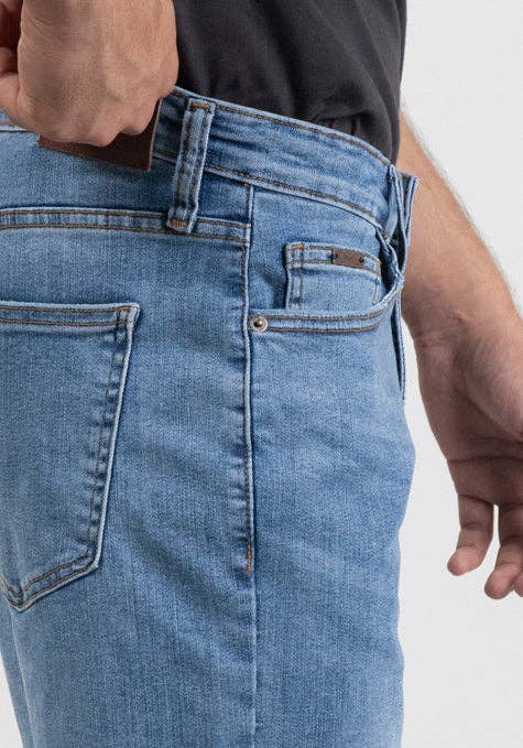 Light Wash Straight Fit Jeans - Ultra